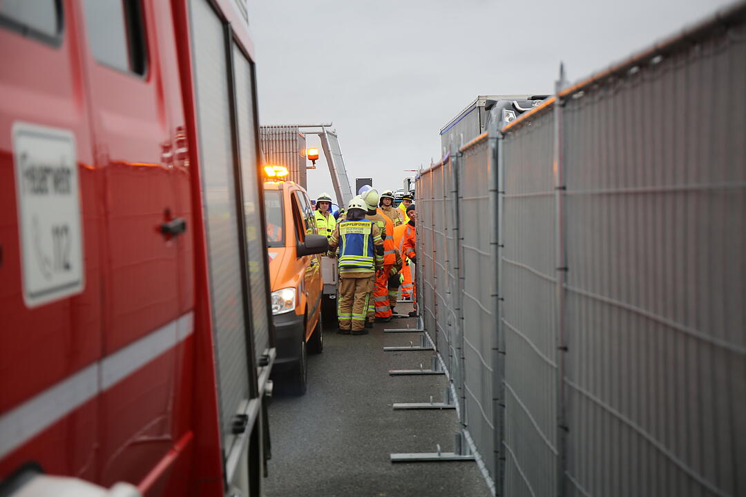 Unfall auf der A9: Familie mit Säugling schwer verletzt