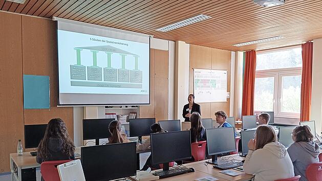An der Grund- und Mittelschule G&ouml;&szlig;weinstein fand ein &bdquo;Azubi-Talk&ldquo; mit Workshops statt.