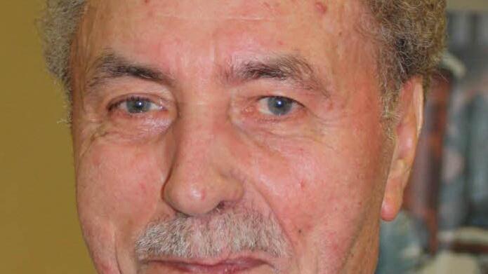 Als einziger Unbeteiligter nahm gestern Eugen Schmitt aus Großwenkheim an der öffentlichen Sitzung des Wahlausschusses teil. "Ich bin extra hergefahren, weil mich das interessiert", sagte der 75-Jährige. Erfahren hat er von dem Termin aus der Saale-Zeitung. Und politisch interessiert ist Schmitt sowieso: Von 1972 bis 2008 saß er im Münnerstädter Stadtrat. Nach sechs Jahren Abstinenz tritt er heuer erneut an. Begründung: "Die drei Großwenkheimer Stadträte hören alle auf und es soll doch ein er...