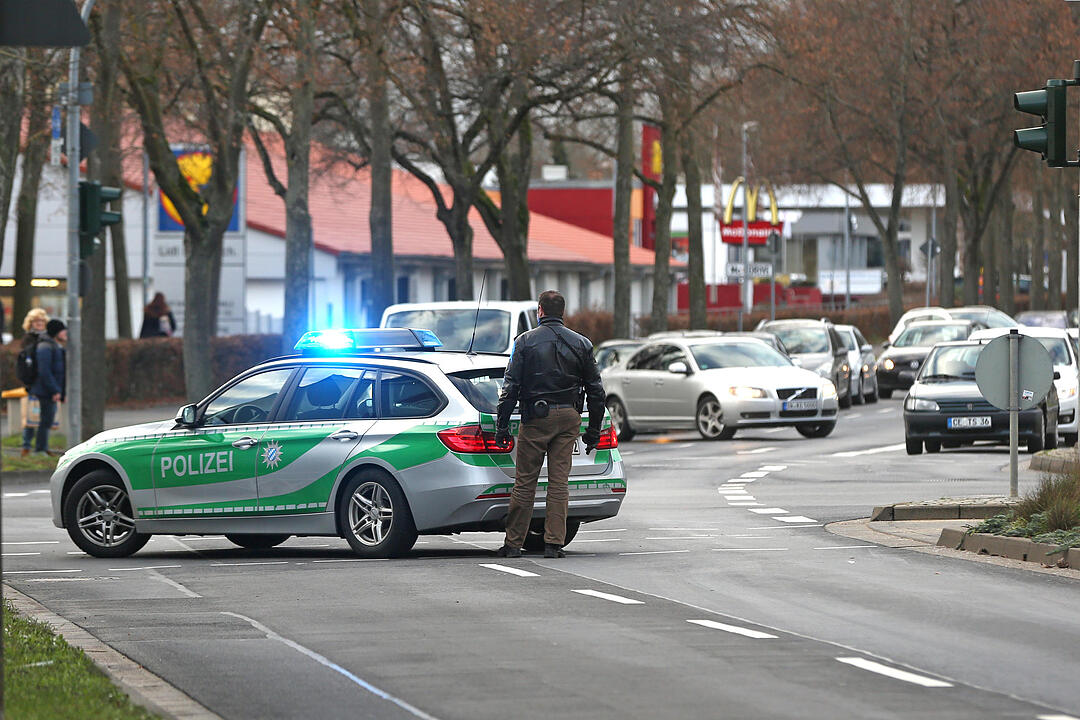 SEK-EInsatz in Schweinfurt unblutig beendet - Zwei Schuetzen festgenommen