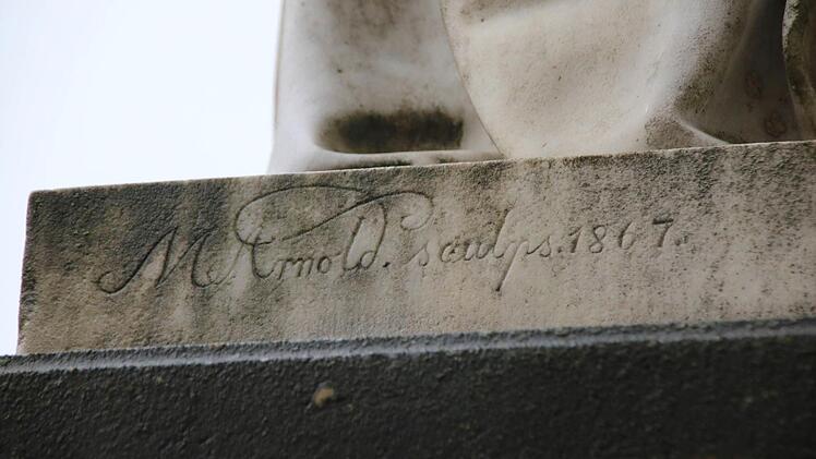 Die Inschrift auf dem Sockel der Max-II-Statue. Foto: Ralf Ruppert