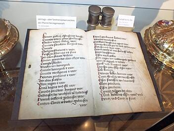 Ein sogenanntes Jahrtags- oder Seelmessenverzeichnis der katholischen Pfarrei von Herzogenaurach aus dem 15. Jahrhundert Foto: Manfred Welker