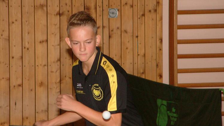 Joel Fischer vom FC Adler Weidhausen: Sieger im Doppel und Zweiter im Einzel bei den Jungen.
