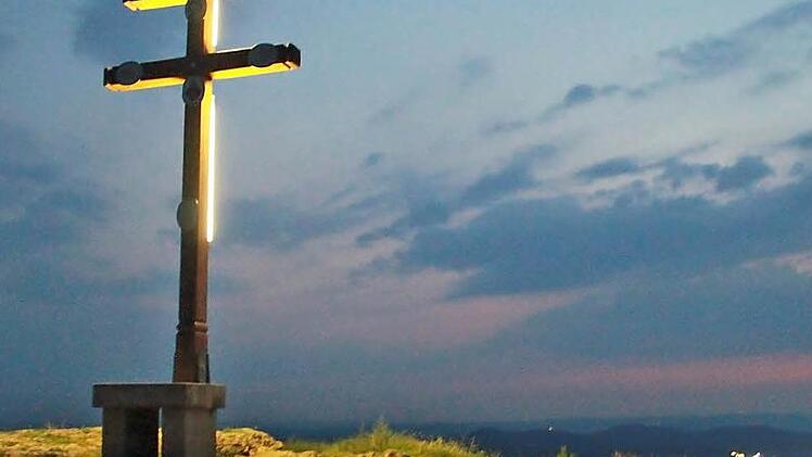 Das Kreuz auf dem Staffelberg. Archivfoto: Matthias Einwag