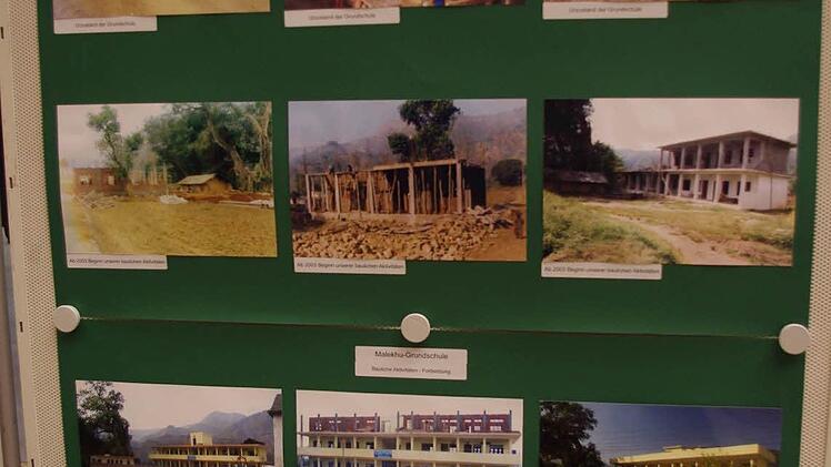 In der Kundenhalle der Sparkassen-Hauptstelle in Kronach ist derzeit die sehenswerte Ausstellung der "Kulmbacher Nepalhilfe" zu sehen.