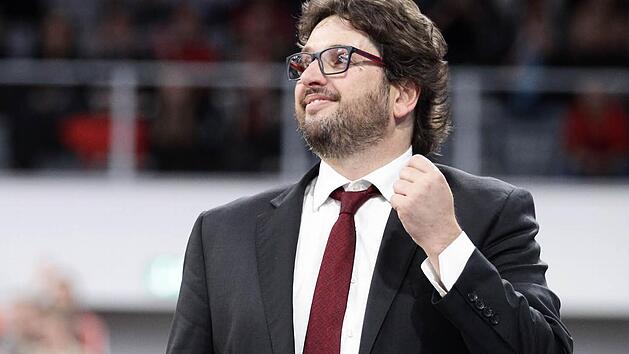 Andrea Trinchieri und seine Mannschaft sind in dieser Woche viel auf Reisen. Foto: sportpress