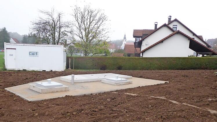 Südlich der Schulstraße in Lauter entsteht der Neubau eines Beckenüberlaufs mit Drosselschacht. Foto: privat
