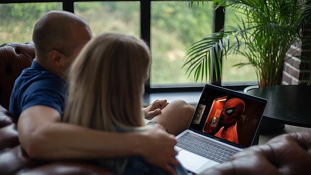 Immer mehr Menschen greifen auf verschiedene Streamingdienste zurück. Symbolbild.