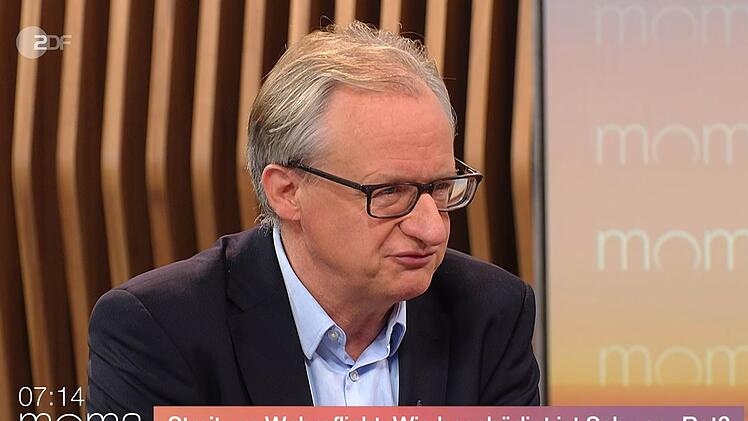 Albrecht von Lucke beklagte im ZDF-Moma ein "doppeltes Debakel" im Streit um die Wehrpflicht.