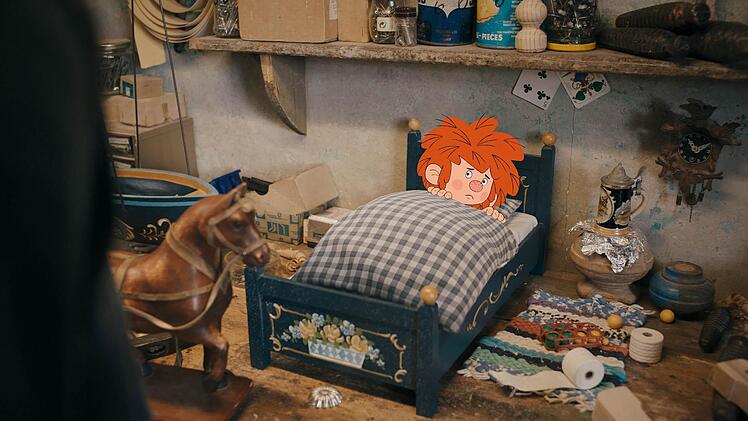 Das Bettchen und das Pferdchen bekam der Pumuckl einst vom alten Meister Eder gebaut. Auch sonst lebt der Geist der von Gustl Bayrhammer gespielten Figur in der Serie weiter fort.