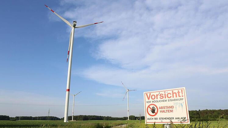 Vorschnell gebaut? Windräder beeinträchtigen das Landschaftsbild im Bamberger Land.  Foto: Barbara Herbst