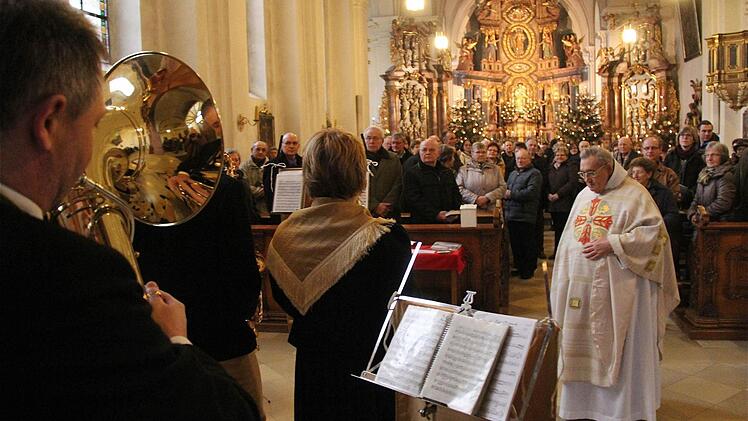 Bonaventura freute sich über die zahlreichen Gratulanten und das Ständchen.