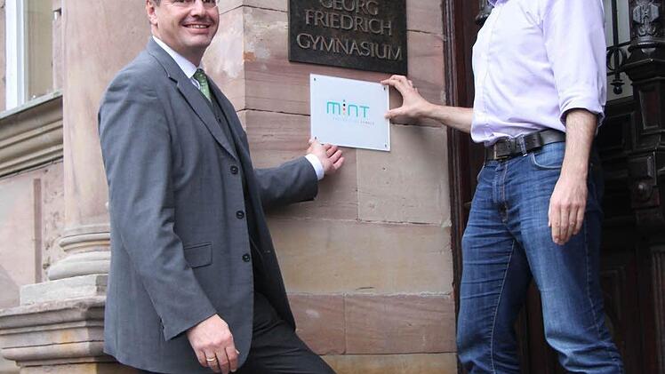 Jetzt ist es offiziell: Das Markgraf-Georg-Friedrich-Gymnasium ist eine MINT-Schule, das heißt den naturwissenschaftlich-technischen Fächern kommt eine besondere Bedeutung zu. Und Schüler aus dem MINT-Bereich sind in der Wirtschaft begehrt und verdienen im Durchschnitt 4000 Euro pro Jahr mehr als andere Akademiker. Foto: Sonja Adam