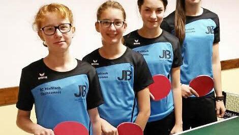 Souveräner Kreisliga-Meister wurden die Mädchen des SC Haßlach. Das erfolgreiche Quartett besteht aus Luisa Baumann, Linda Baumann, Anna-Lena Sembach und Nancy Schmidt. Foto: Hans Franz