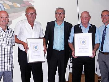 Zwei neue Ehrenmitglieder: im Bild (von links) Zweiter Vorsitzender Josef Schmitt, Josef Denzlein, Erster Vorsitzender Christian F&ouml;rtsch, Andreas St&ouml;cklein und B&uuml;rgermeister Wolfgang Desel Fotos: privat