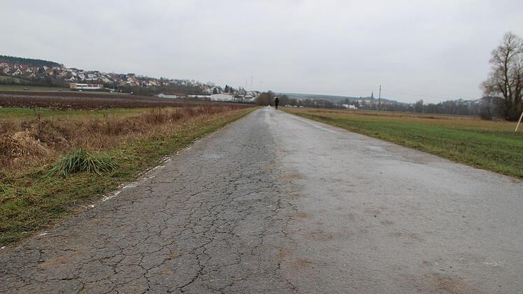 Der Flurweg in der Unteren Au ist sanierungsbedürftig. Jetzt geht es um die Frage, wie hoch der Kosten-Anteil ist, den das Straßenbauamt übernimmt. Heike Beudert