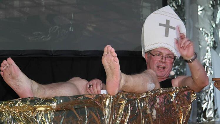 Tebartz in der goldenen Badewanne - ein Brüller bei den Frotzeleien der Hugo-Crew.