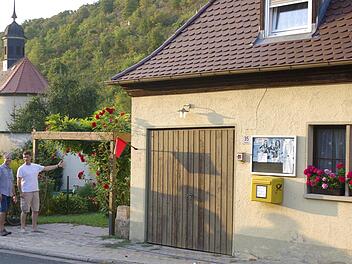 Das in die Jahre gekommene Feuerwehrhaus  in Engenthal soll demnächst einem Dorfgemeinschaftshaus weichen. Über den Baubeginn entscheidet der Gemeinderat.                      Winfried Ehling/Archiv