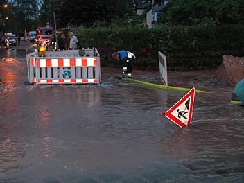 Eine defekte Wasserleitung hat im Westen von Nürnberg für eine große Überschwemmung gesorgt. Foto: News5/Friedrich