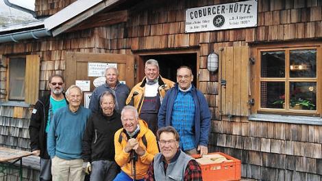 Das H&uuml;tten- und Wegeteam der Sektion Coburg des Deutschen Alpenvereines machte in sechs Tagen Arbeit die Coburger H&uuml;tte und alles rund ums Haus winterfest.  Fotos: Werner Kaiser