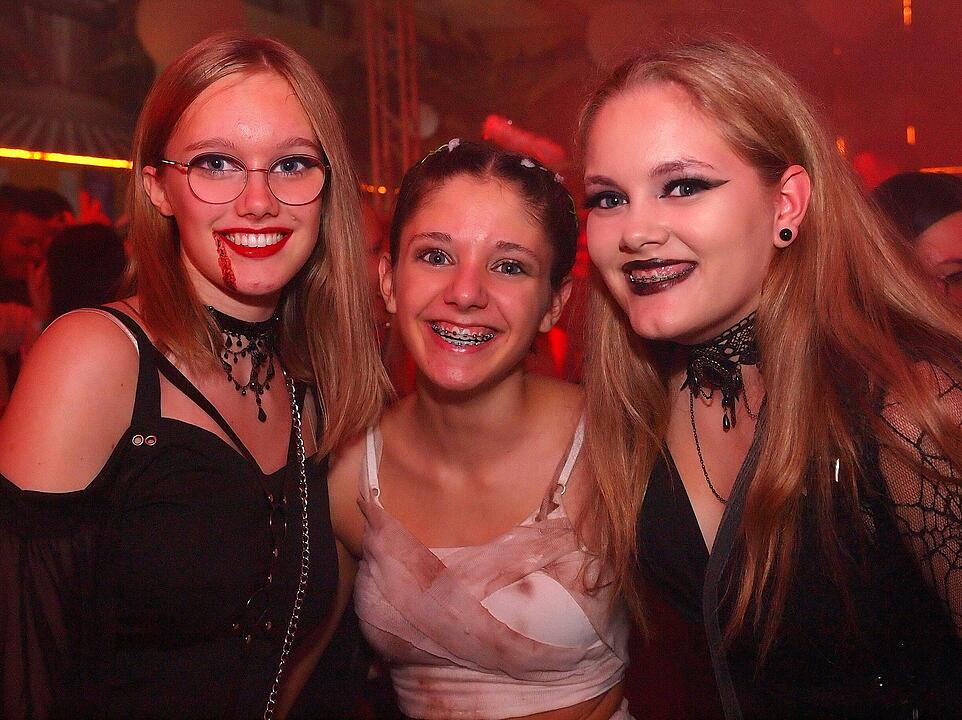Viele verkleidete Besucher*innen feierten in Oberthulba