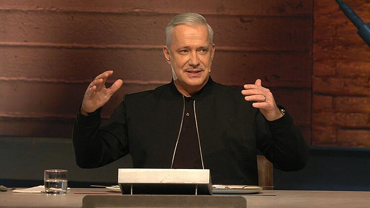 F&uuml;r Alexander Herrmann gab's kein Dessert von Marijke. Kein Wunder dass er sich mit einem Eierlik&ouml;r "das hier sch&ouml;n saufen" wollte.