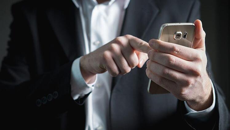 Die Anrufer gaben sich zuletzt oftmals als Polizeibeamte aus und wollten private Informationen erhalten. Symbolbild: pixabay.com/TeroVesalainen