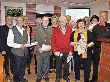Diese Geehrten halten als passive Mitglieder dem Verein seit 40 Jahren die Treue.  Fotos: Evi Seeger