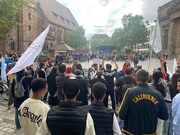 Nürnberg: Massive Proteste gegen Baerbock bei Grünen-Kundgebung - "unfähigste Außenministerin"