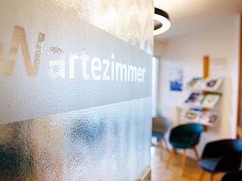 Wartezimmer in Hausarztpraxis