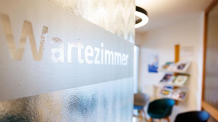 Wartezimmer in Hausarztpraxis