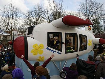 Einer der Hingucker im Faschingszug Trossenfurt-Tretzendorf: die Moggl-Air aus Kirchaich. Alle Fotos: Sabine Weinbeer