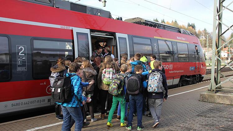 Gedränge am Zug Foto: Friedwald Schedel