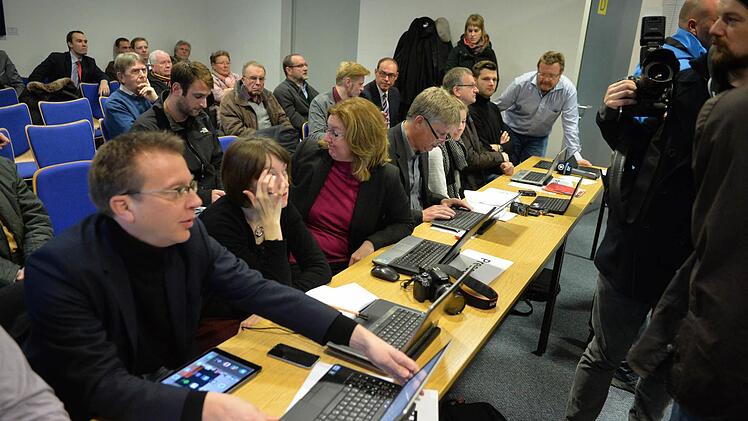 Hohes Medieninteresse: Die Zahl der Presseplätze war begrenzt. Foto: Ronald Rinklef