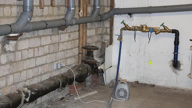 Die behelfsmäßige Wasserleitung.