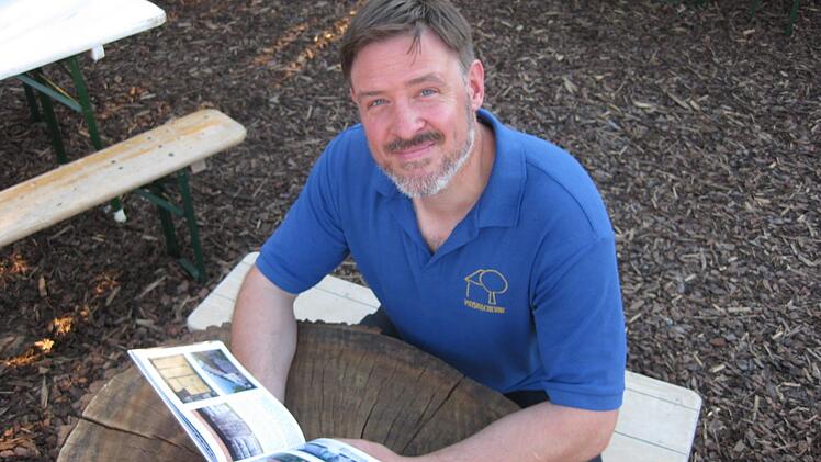 Jürgen Hüfner hat einen Bildband mit Fotos der vergangenen 20 Jahre zusammengestellt.  Foto: Beatrix Lieb