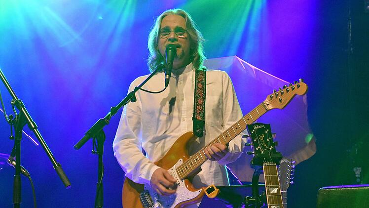 Pino G., Gründer der Supertramp-Tributeband "Century"s Crime" ist die Reinkarnation von Robert Hodgson und verfügt wie er über eine tolle Falsettstimme.