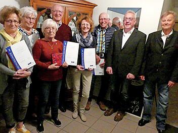 Ehrungen beim VdK Lindau-Waldau (von rechts): Kreisvorsitzender Klaus Nenninger, Bürgermeister Harald Hübner, Siegmund Haßgall, Monika Kauper, Vorsitzender Karl Meisel, Erna Hahn, Anni Meisel, Marlene Haßgall