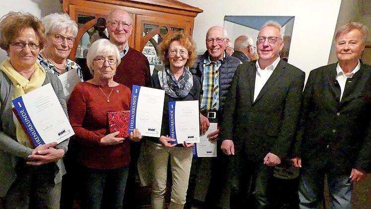 Ehrungen beim VdK Lindau-Waldau (von rechts): Kreisvorsitzender Klaus Nenninger, Bürgermeister Harald Hübner, Siegmund Haßgall, Monika Kauper, Vorsitzender Karl Meisel, Erna Hahn, Anni Meisel, Marlene Haßgall
