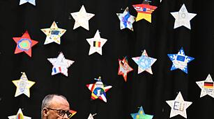 Bundeskanzler Merz besucht Europa-Schule