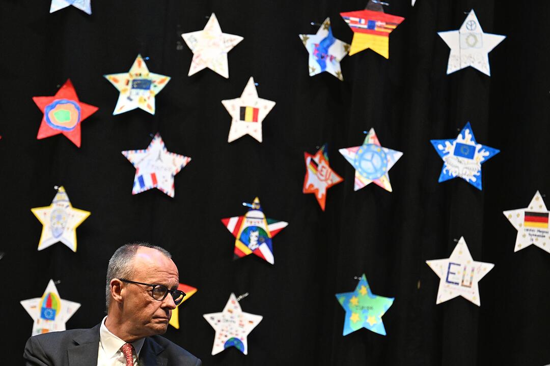 Bundeskanzler Merz besucht Europa-Schule