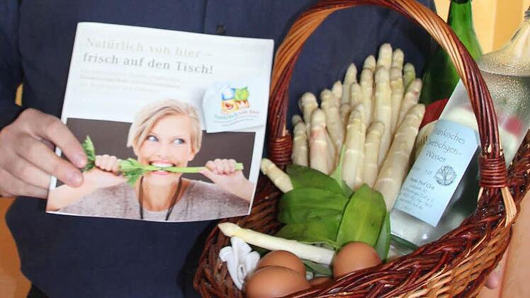 Alles aus der Region: Spargel, Wein, Eier, Zwetschgenwasser und der Bärlauch: Alles "natürlich von hier". Foto: Ralf Kestel