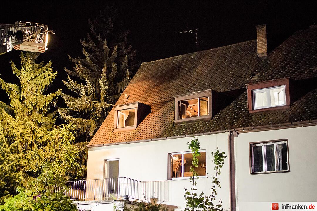 Nürnberg: Brand in Doppelhaushälfte