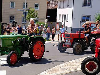 Die Bulldogfreunde machen eine Ausfahrt mit ihren Treckern.Foto: Gerd Schaar