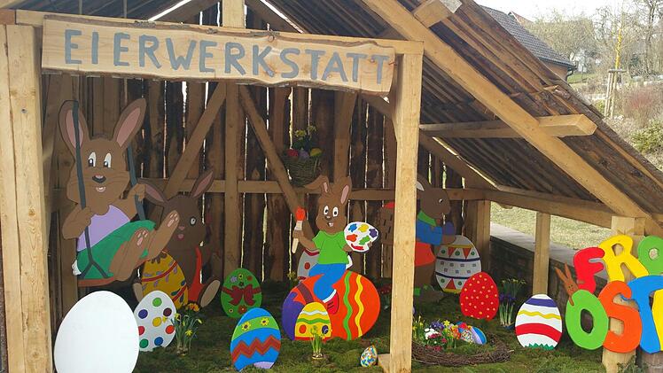 Der Obst- und Gartenbauverein hat sich einen besonderen Osterschmuck ausgedacht.Foto: Christian Vorndran