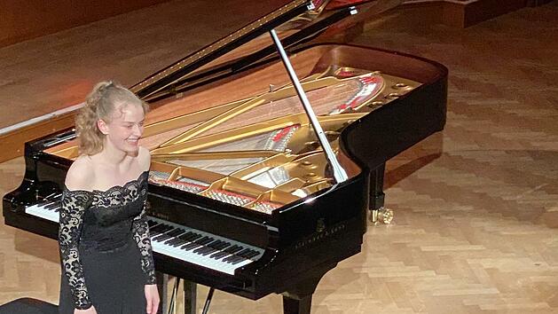 Elisabeth Brau&szlig;, die 2016 den 1. Platz  beim Kissinger Klavier-Olymp erreichte, kam zum Kissinger Sommer 2021 zur&uuml;ck.