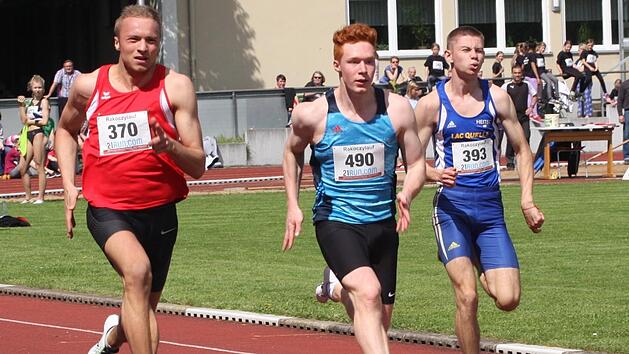 Hatte sehr oft die Nase vorn: der Nüdlinger Sprinter Nick Przeliorz (Bildmitte). Foto: Reinhold Nürnberger
