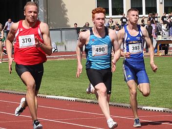 Hatte sehr oft die Nase vorn: der Nüdlinger Sprinter Nick Przeliorz (Bildmitte). Foto: Reinhold Nürnberger