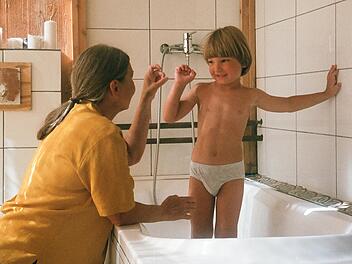 Tägliches Duschen ist bei Kindern nicht notwendig.