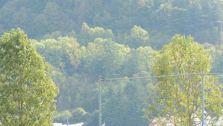 Was f&uuml;r eine Kulisse die G&auml;ste bestaunen d&uuml;rfen, wenn die SG Elfershausen zum Spiel unter der Trimburg bittet! Unser Bild zeigt die Begegnung der U17-Junioren gegen die SG R&ouml;mershag. Foto: ssp